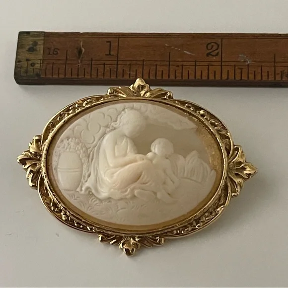 Vintage Brooch Goldtone Mother and Child Cameo Metal Pin (Possibly 1928 Brand) - Picture 12 of 16